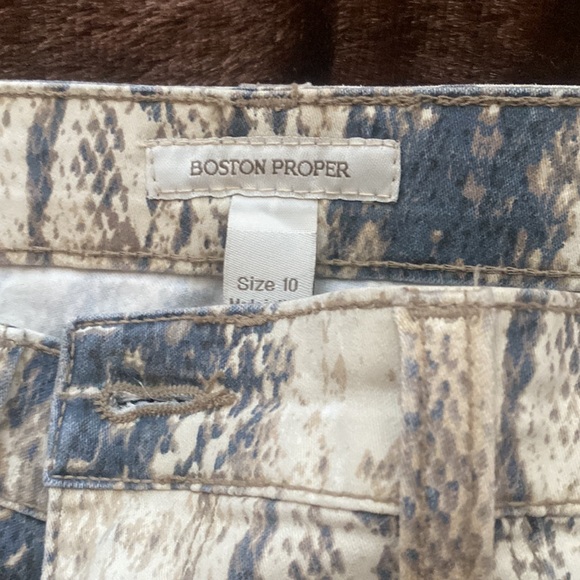 Boston Proper snake print pants.  Size 10. Back pockets - Picture 3 of 4
